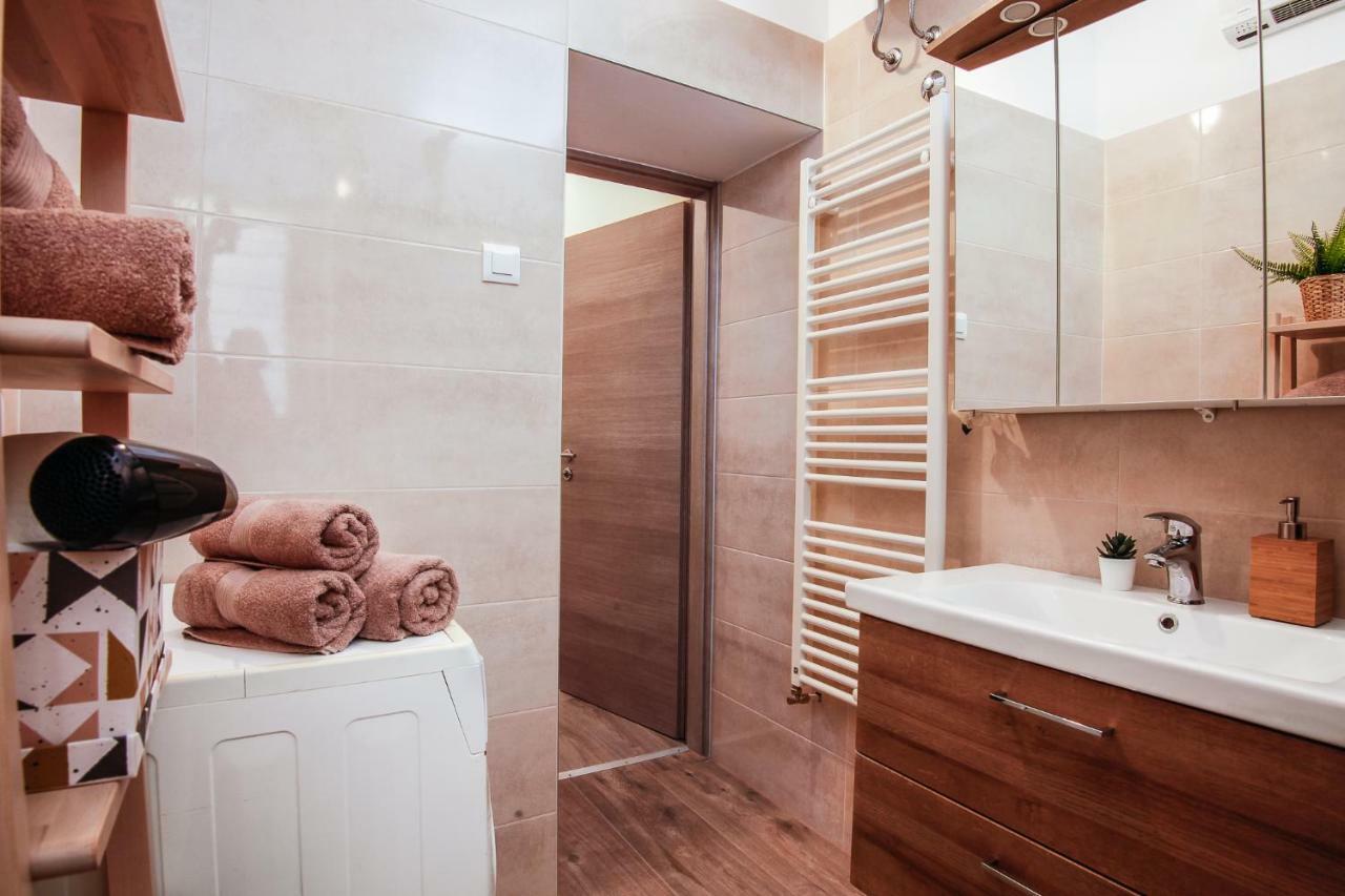 Apartman Kensi*** *